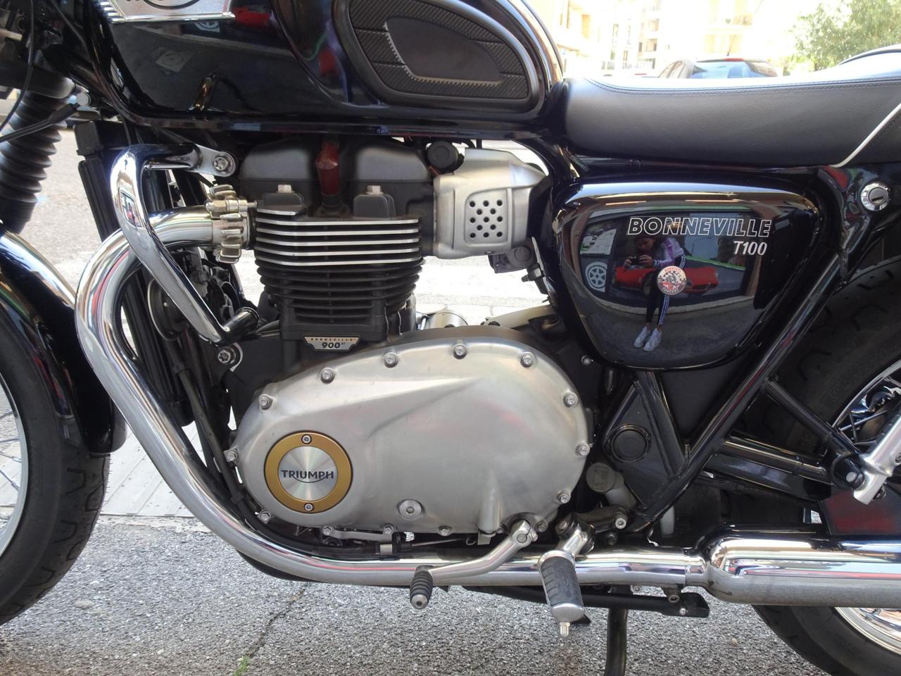 Triumph Bonneville T100 Black Special Edition