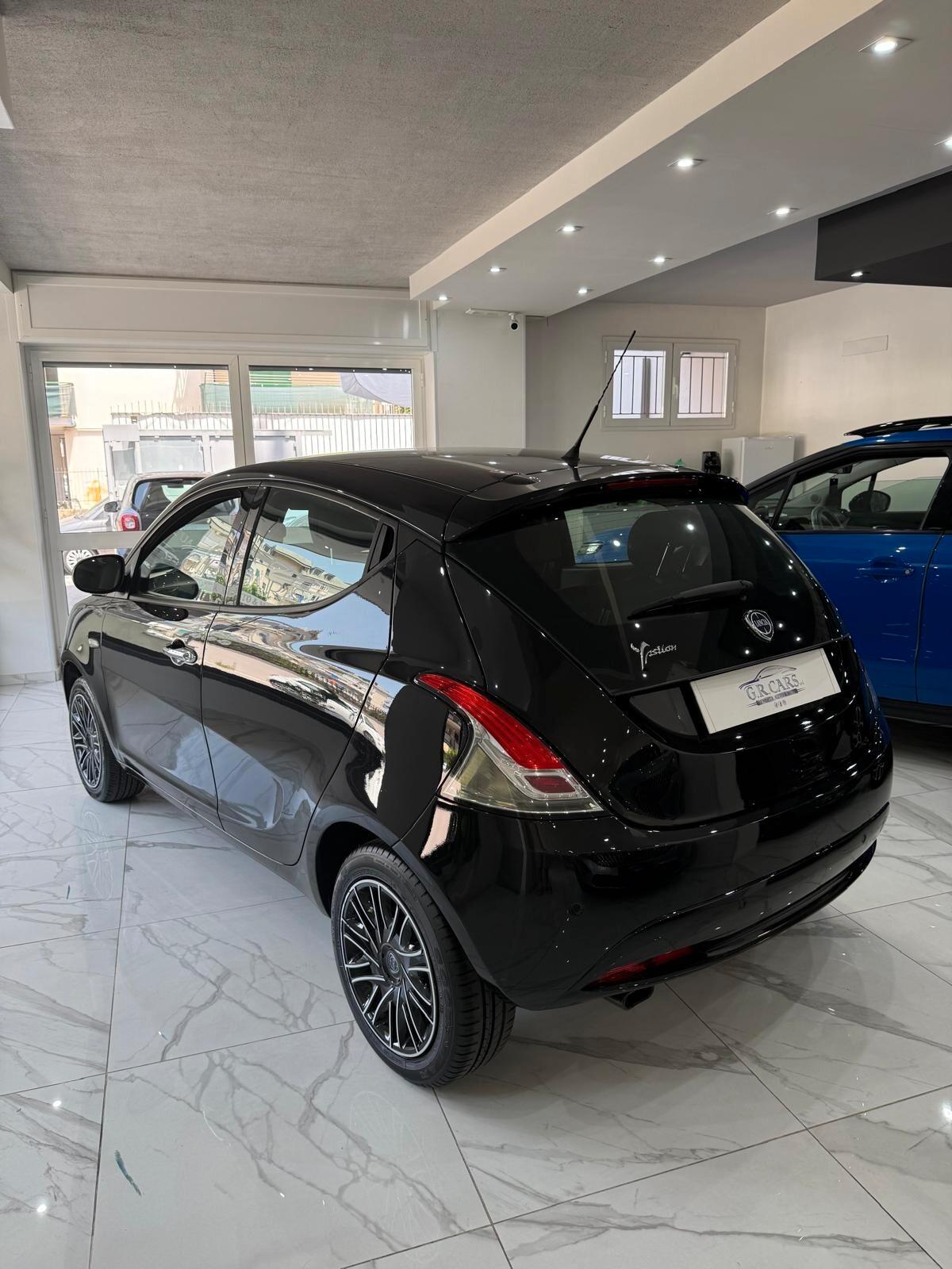 Lancia Ypsilon 1.2 69 CV 5 porte S&S Gold