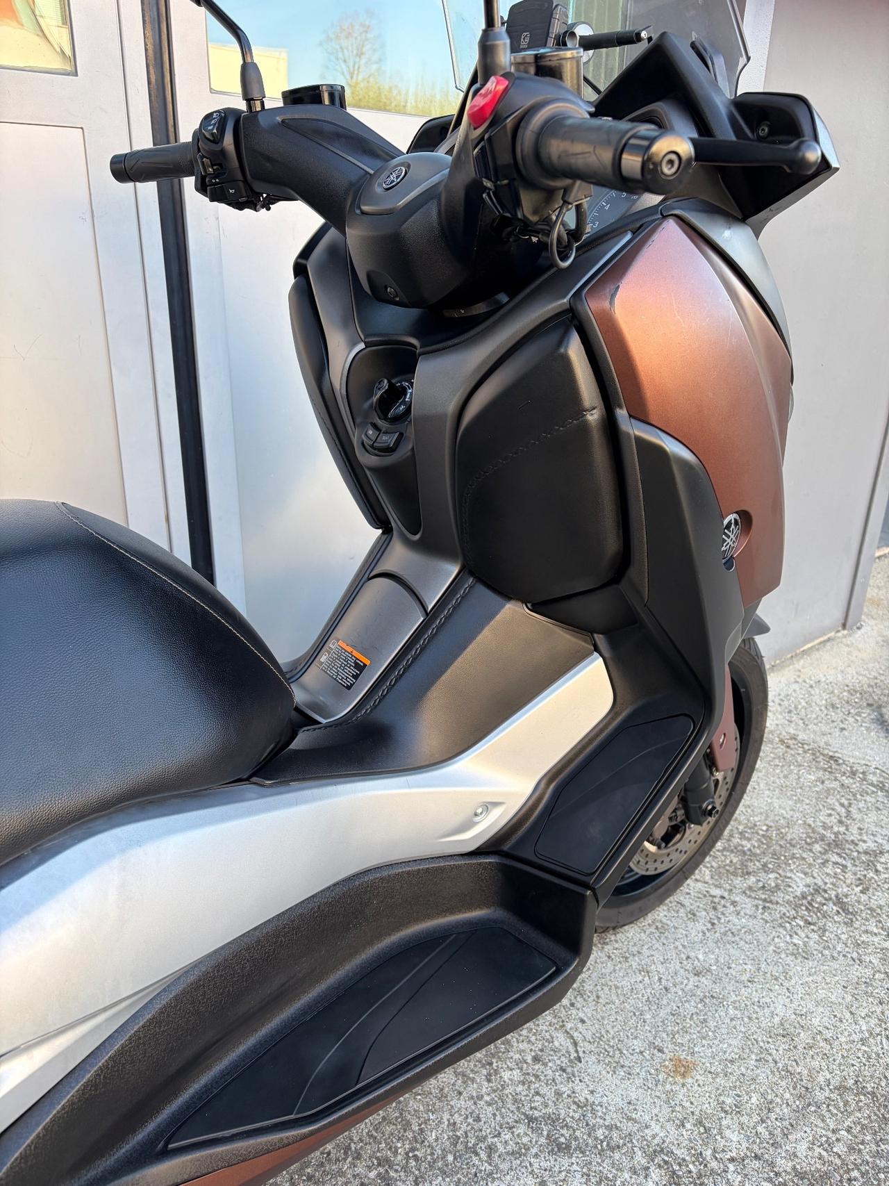Yamaha X-Max 300