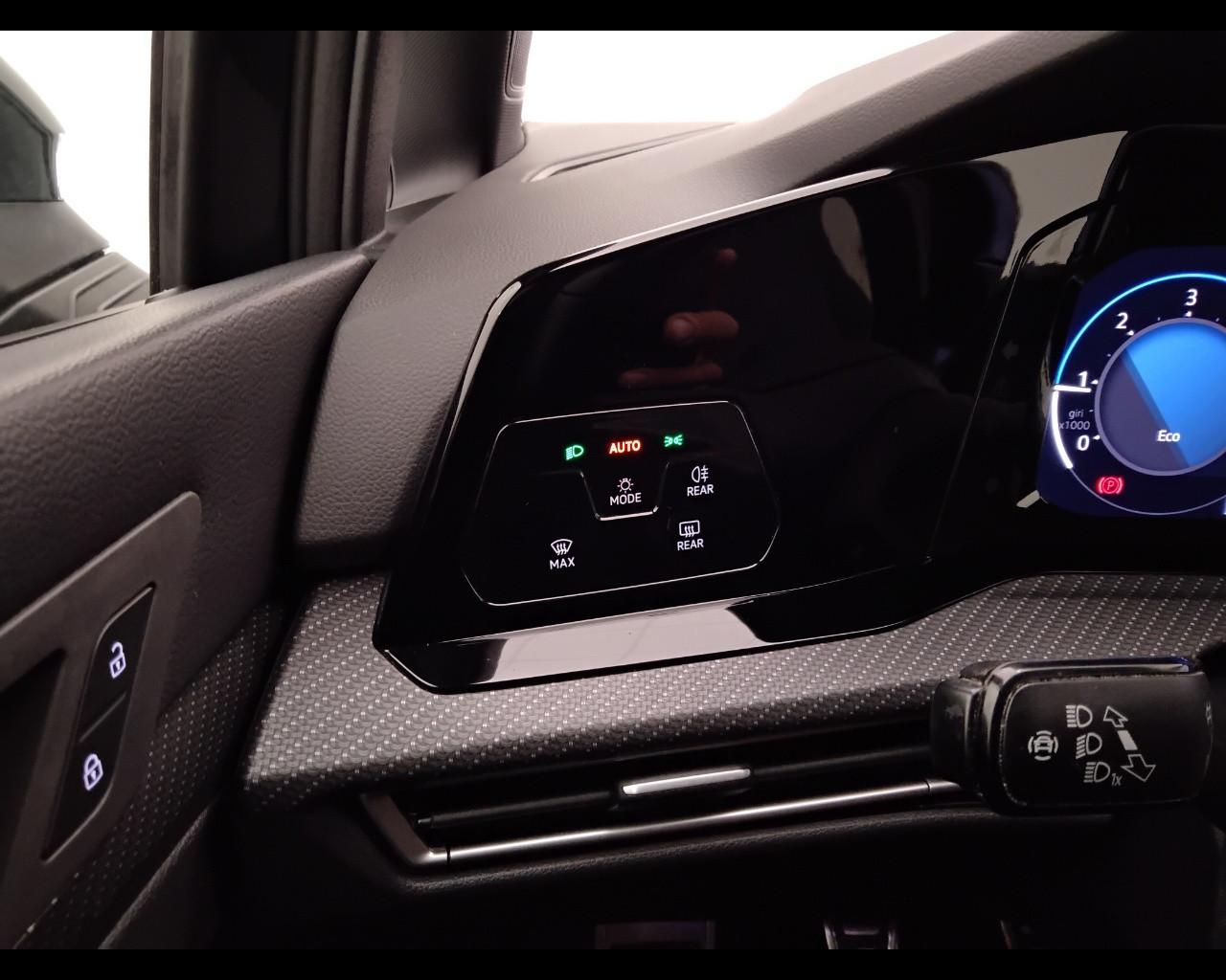 VOLKSWAGEN Golf VIII 2020 - Golf 2.0 tdi R-Line 150cv