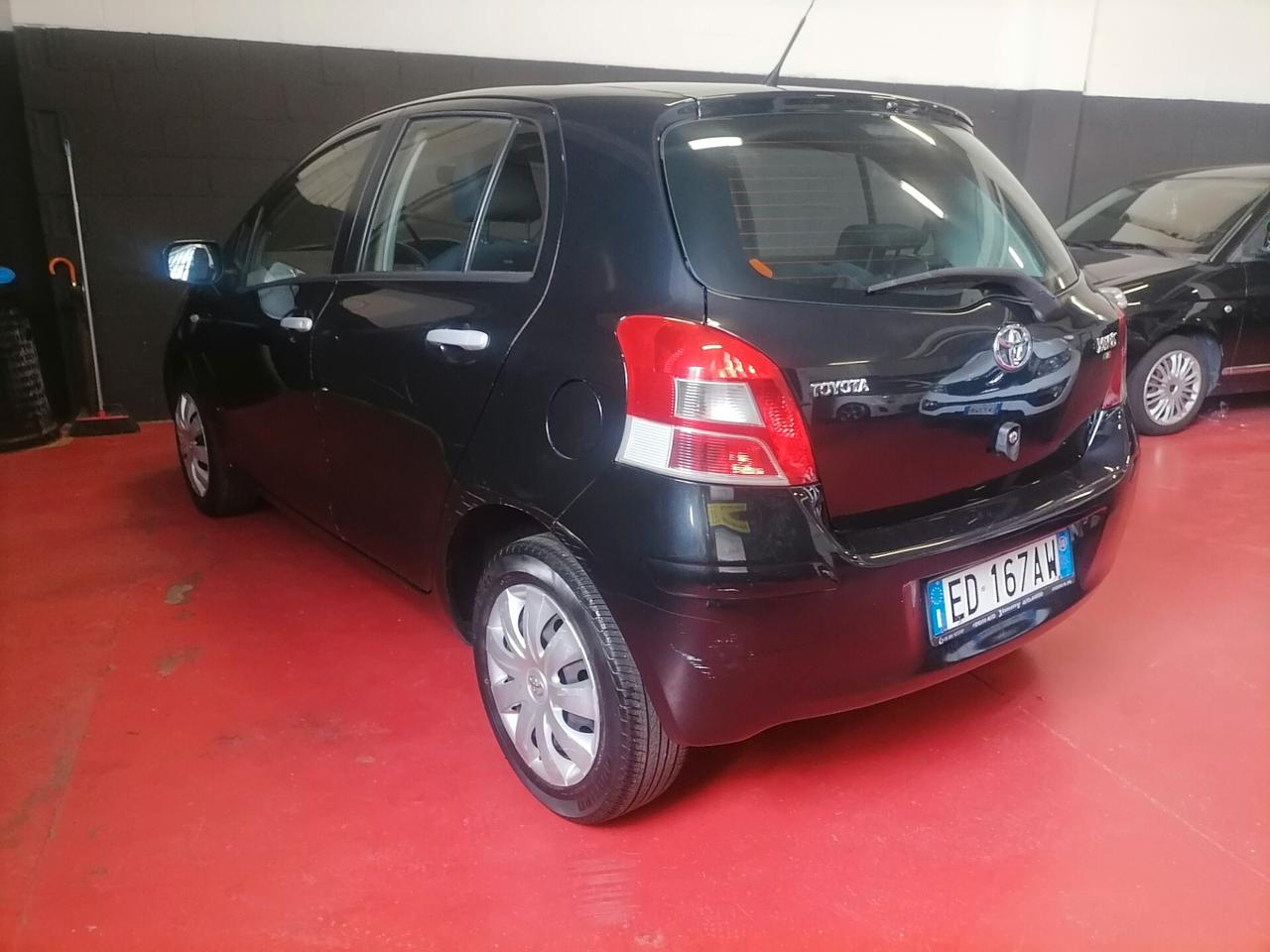 Toyota Yaris 1.0 5 porte Luxury Pack