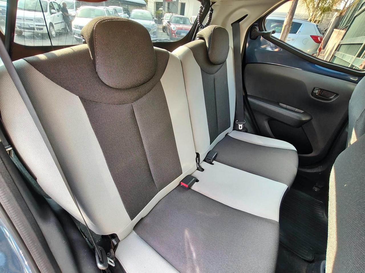 Toyota Aygo 1.0 VVT-i 69 CV 5 porte x-clusiv