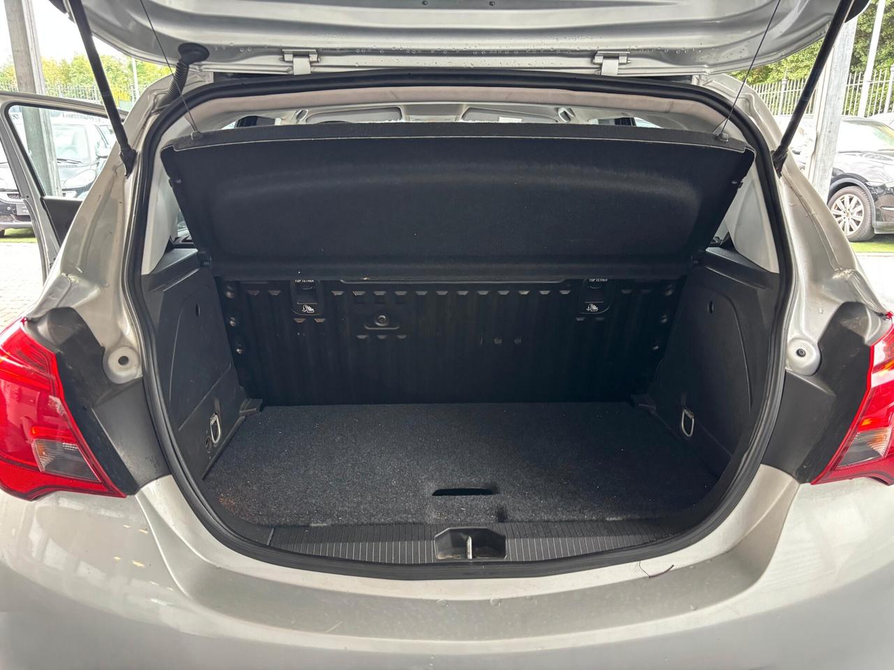 Opel Corsa 1.4 90CV GPL Tech 5 porte Innovation
