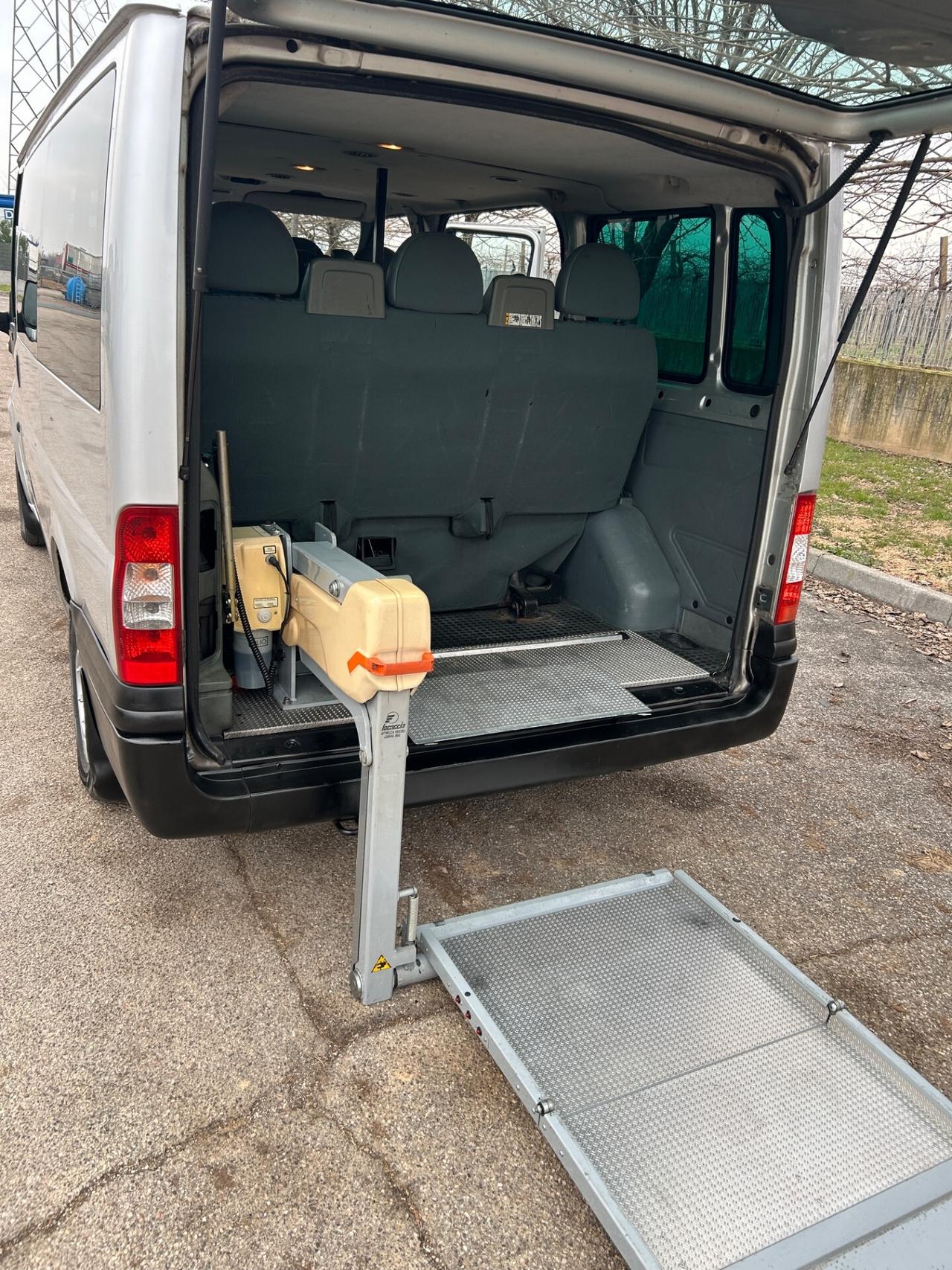 Ford Transit pulmino 9 posti con pedana