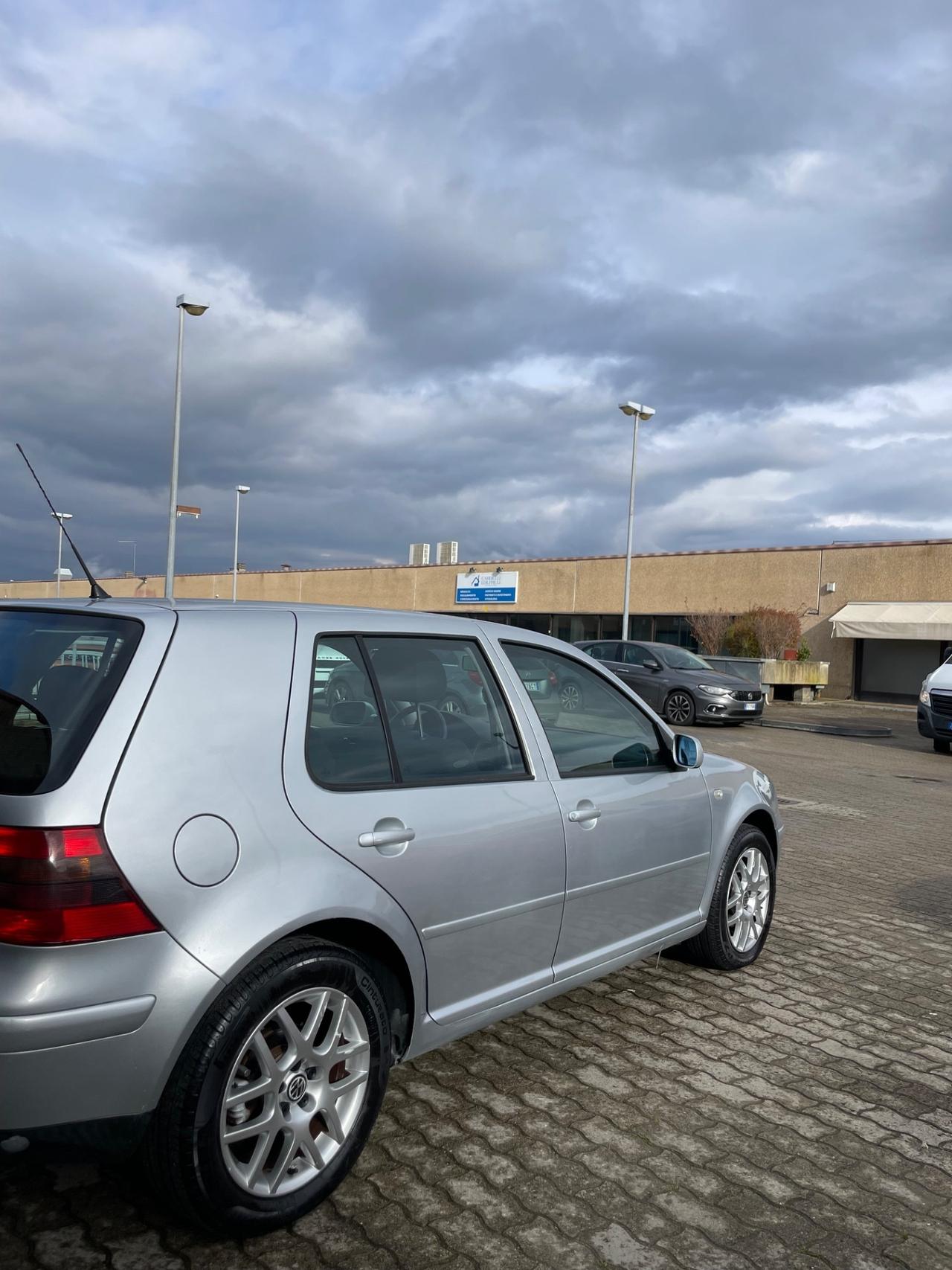 Volkswagen Golf 1.6 16V cat 5 porte Highline