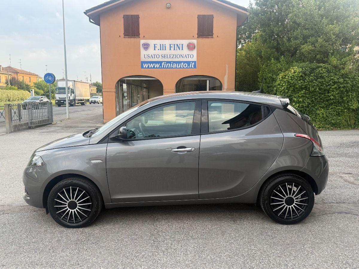 LANCIA - Ypsilon - 1.0 FireFly 5p.S&S Hyb. Platino