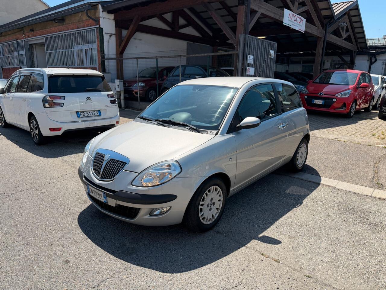 Lancia Ypsilon 1.2 16V Platino