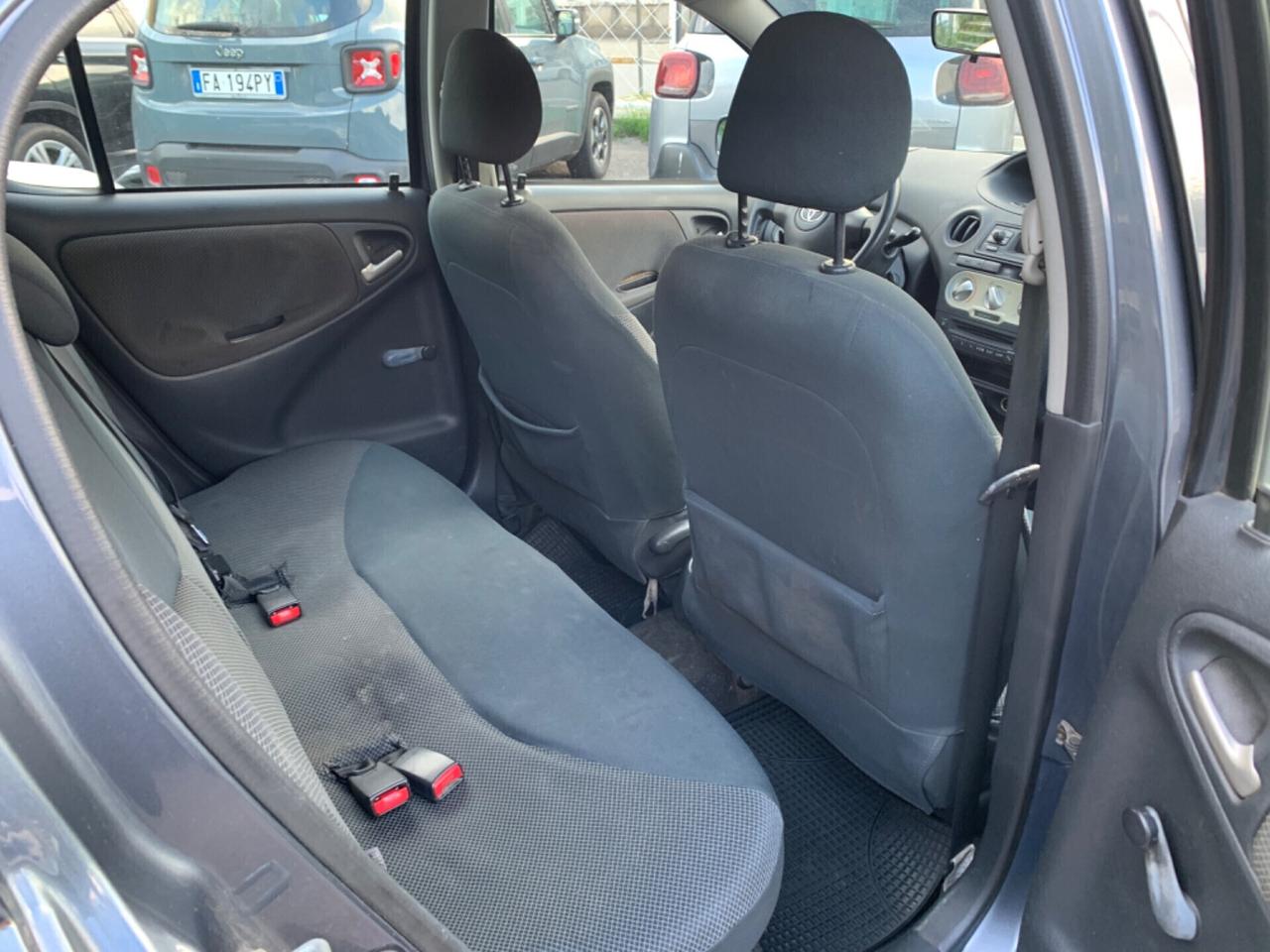 Toyota Yaris 1.0i 16V cat 5 porte