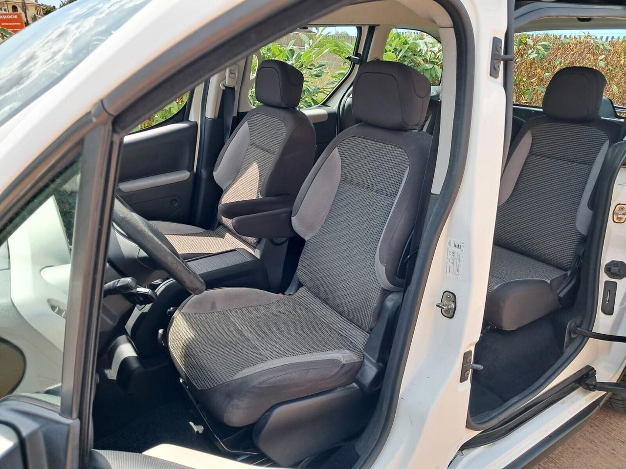 PEUGEOT PARTNER TRASPORTO DISABILI PIANALE RIBASSATO