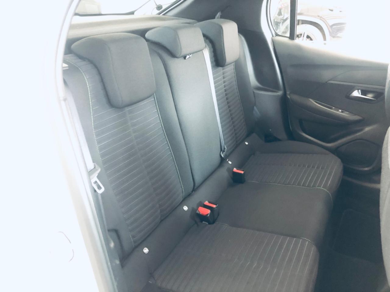 Peugeot 208 1.2 benzina neopatenti 15mila km