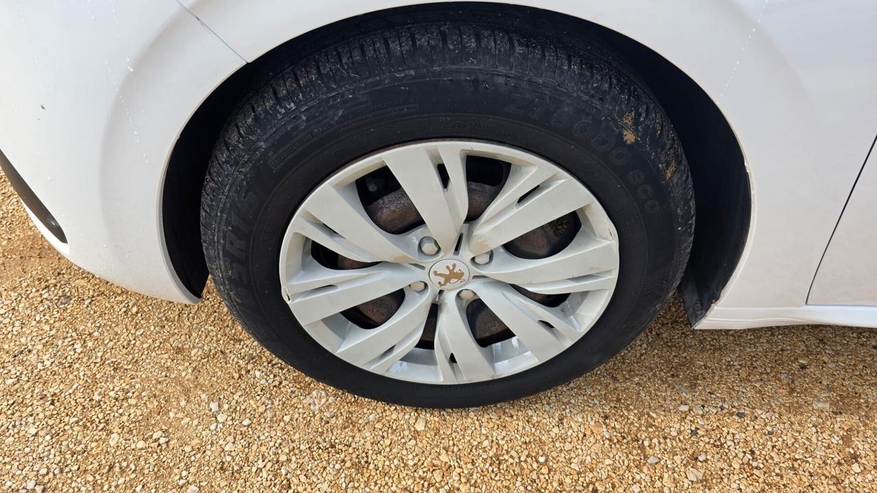 Peugeot 208 1.5 Blue-HDi 102 CV 2018 E6 ACTIVE € 6.900,00