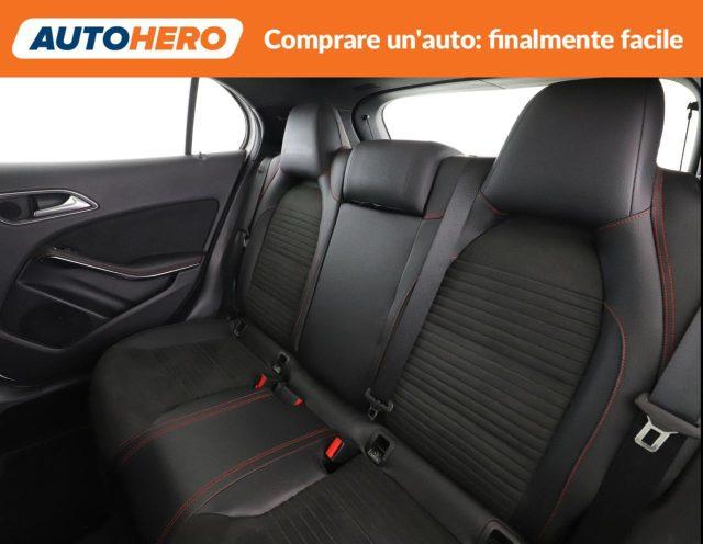 MERCEDES-BENZ GLA 180 Premium