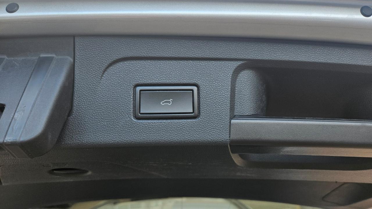 Volkswagen Touran 2.0 tdi 115cv dsg 7 POSTI-ACC-NAVY-CARPLAY