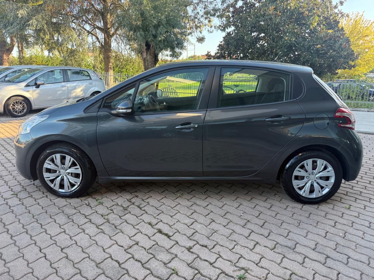 Peugeot 208 1.4 HDi 68 CV 5 porte Allure
