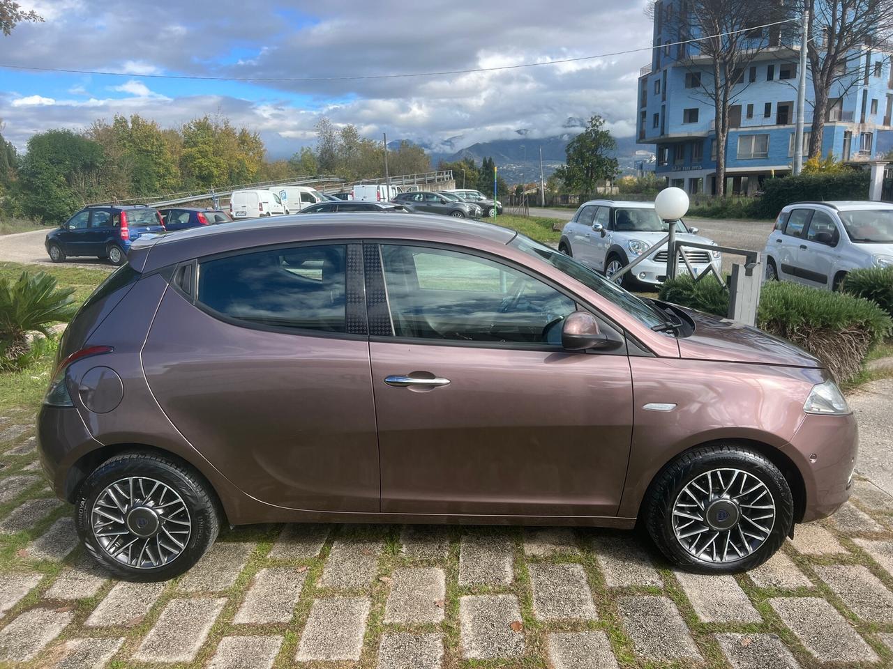Lancia Ypsilon 1.2 69CV GPL Platinum-2015"UNIPRO"