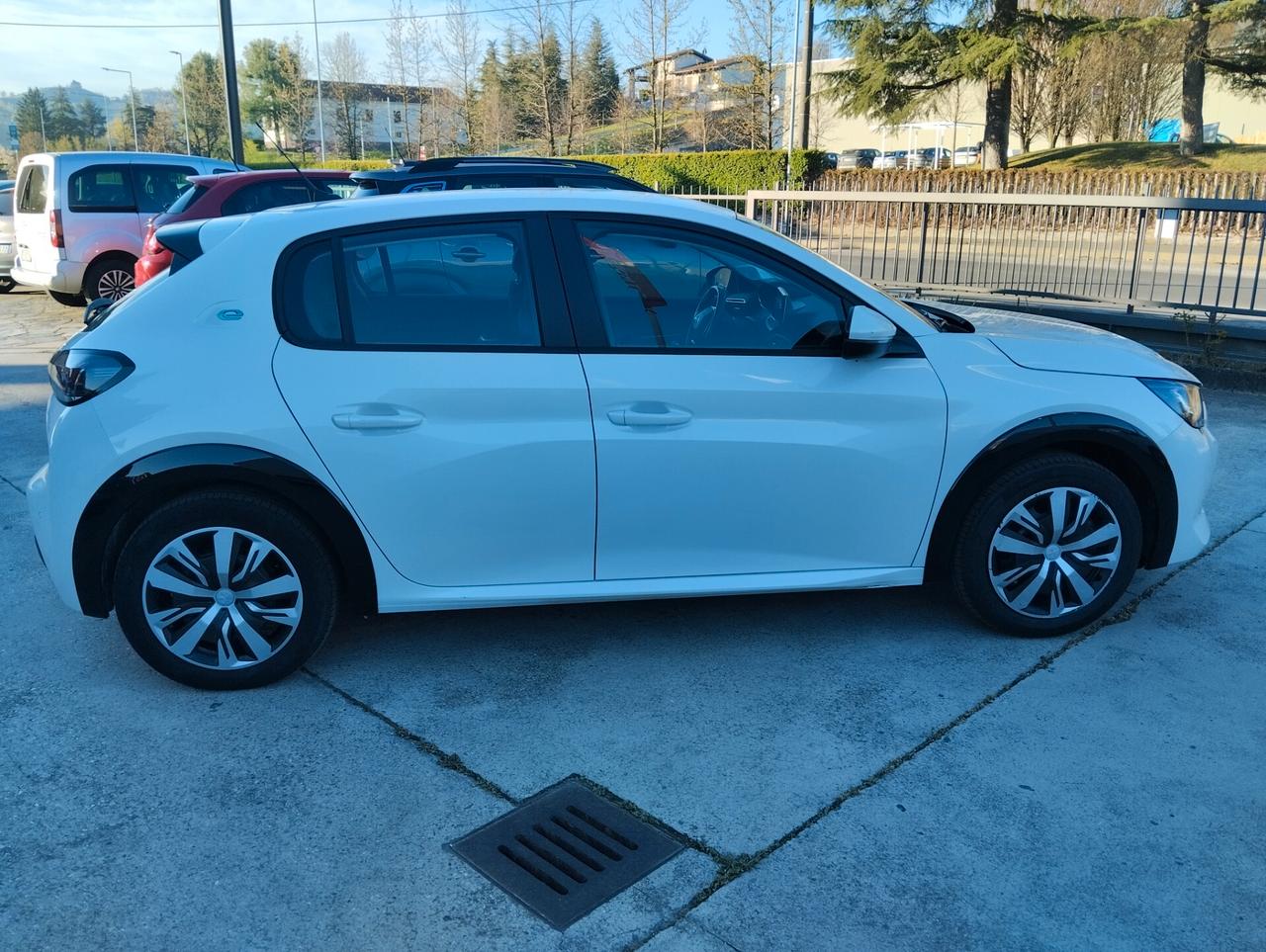 Peugeot 208 motore elettrico 136 CV 5 porte Active