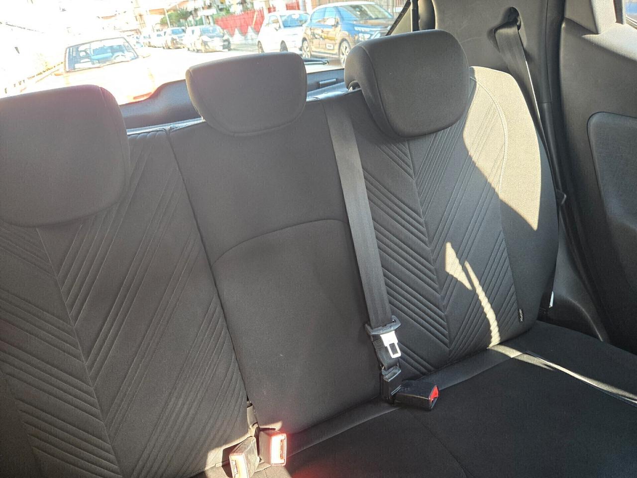 Lancia Ypsilon 1.0 FireFly 5 porte S&S Hybrid Gold