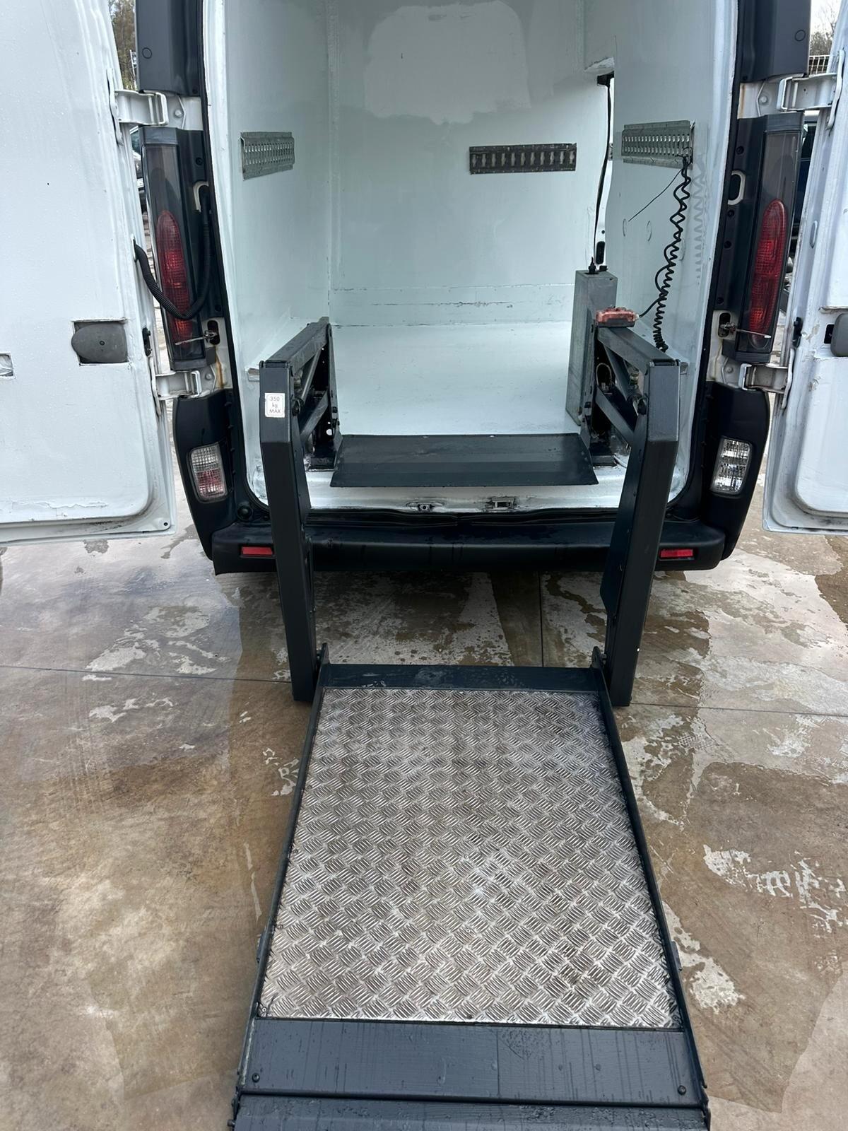 FORD TRAFIC TETTO ALTO CON PEDANA IDRAULICA