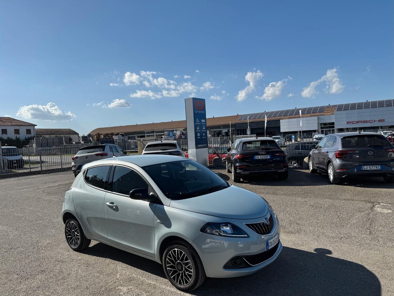 Lancia Ypsilon 1.0 firefly hybrid Platino / NO VINCOLI