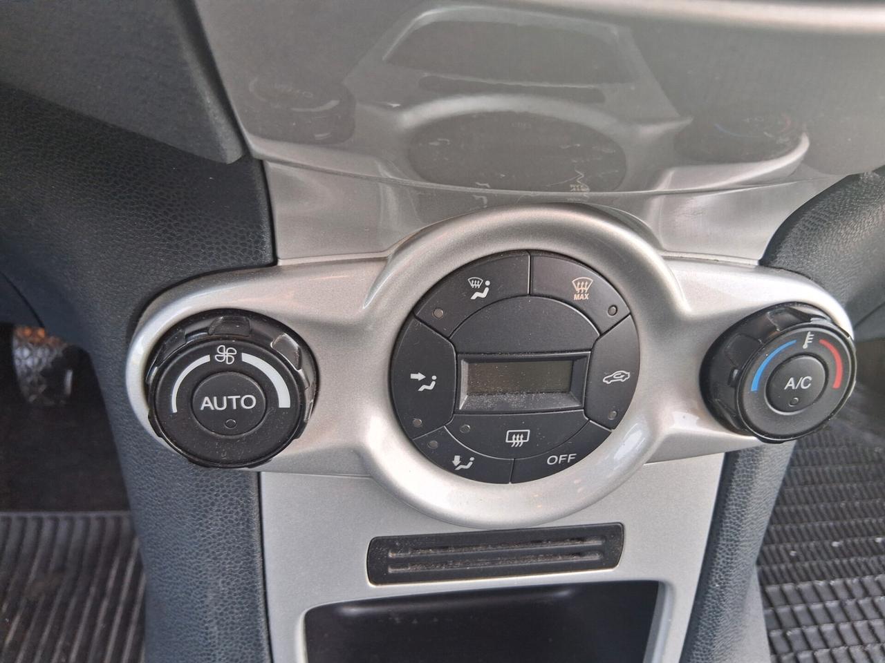 Ford Fiesta 1.4 5 porte Bz.- GPL Titanium