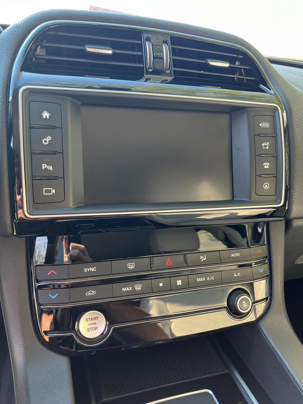Jaguar F-Pace 2.0 D 180 CV AWD Portfolio