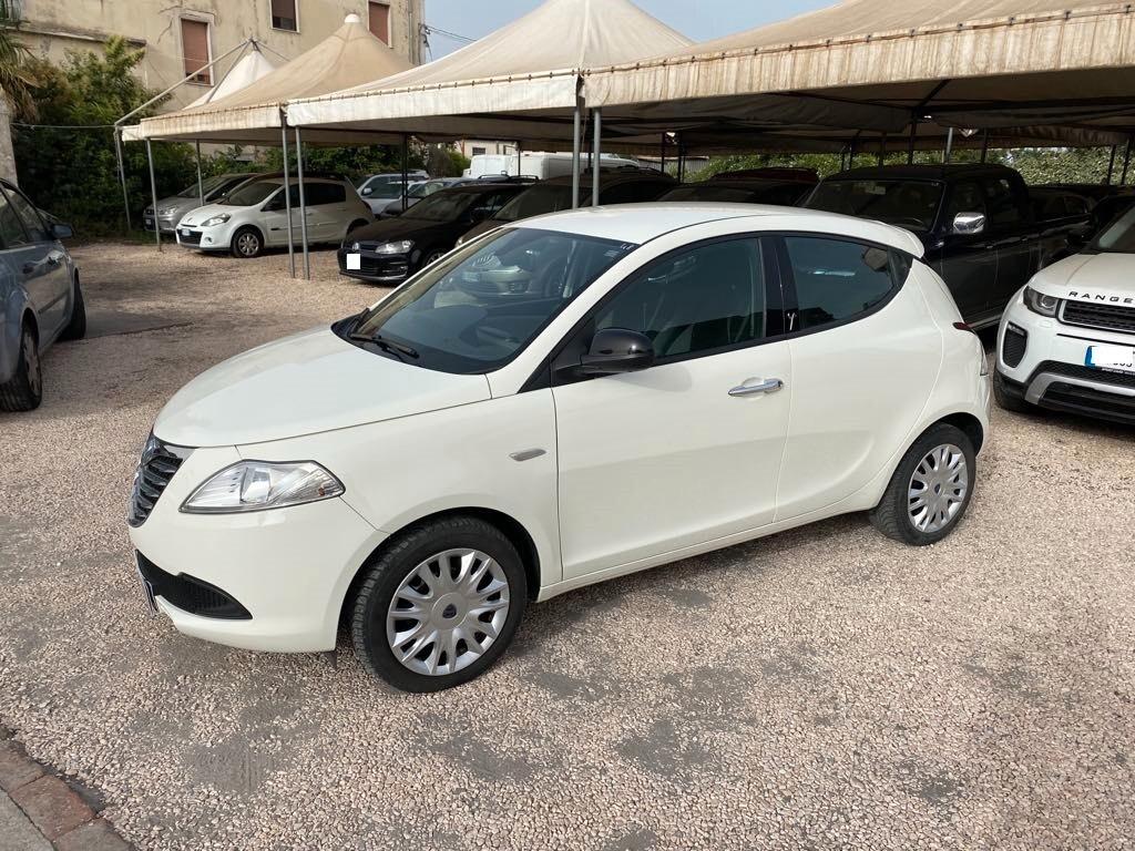 Lancia Ypsilon 1.2 69 CV 5 porte S&S Silver