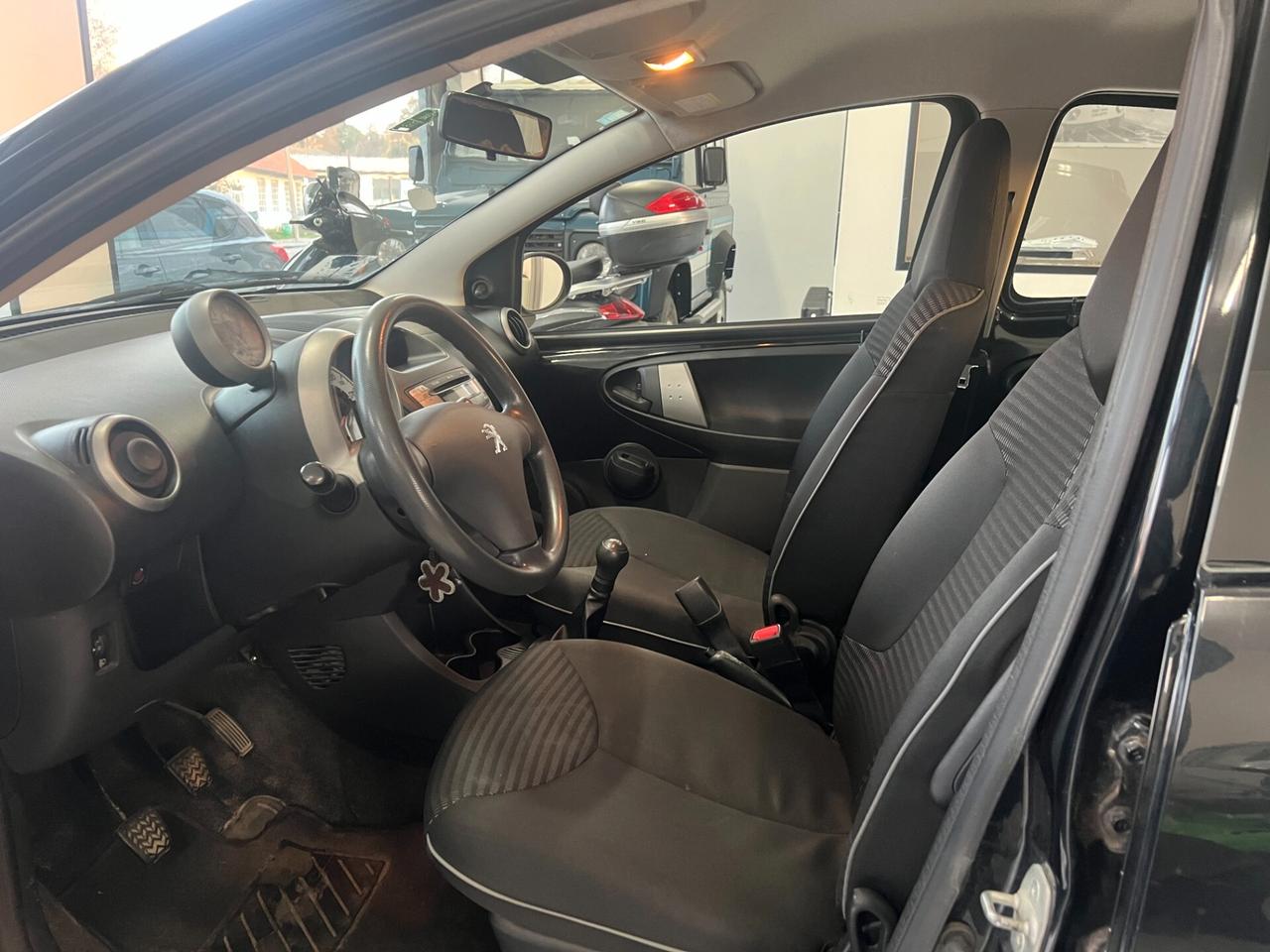 Peugeot 107 1.0 68CV 5p. Active 100000KM