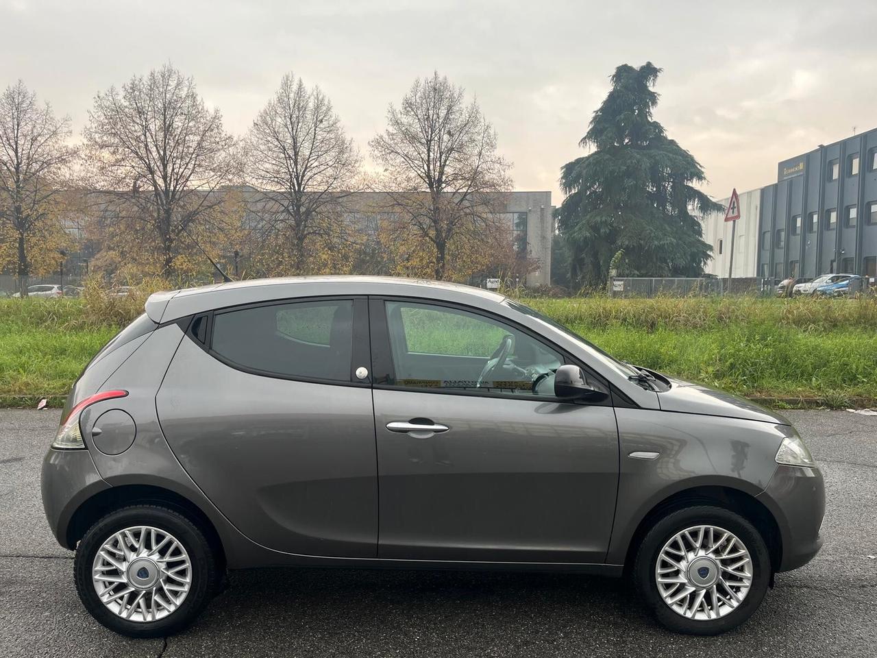 Lancia Ypsilon 0.9 TwinAir 84CV-62 5 porte Metano Ecochic Gold