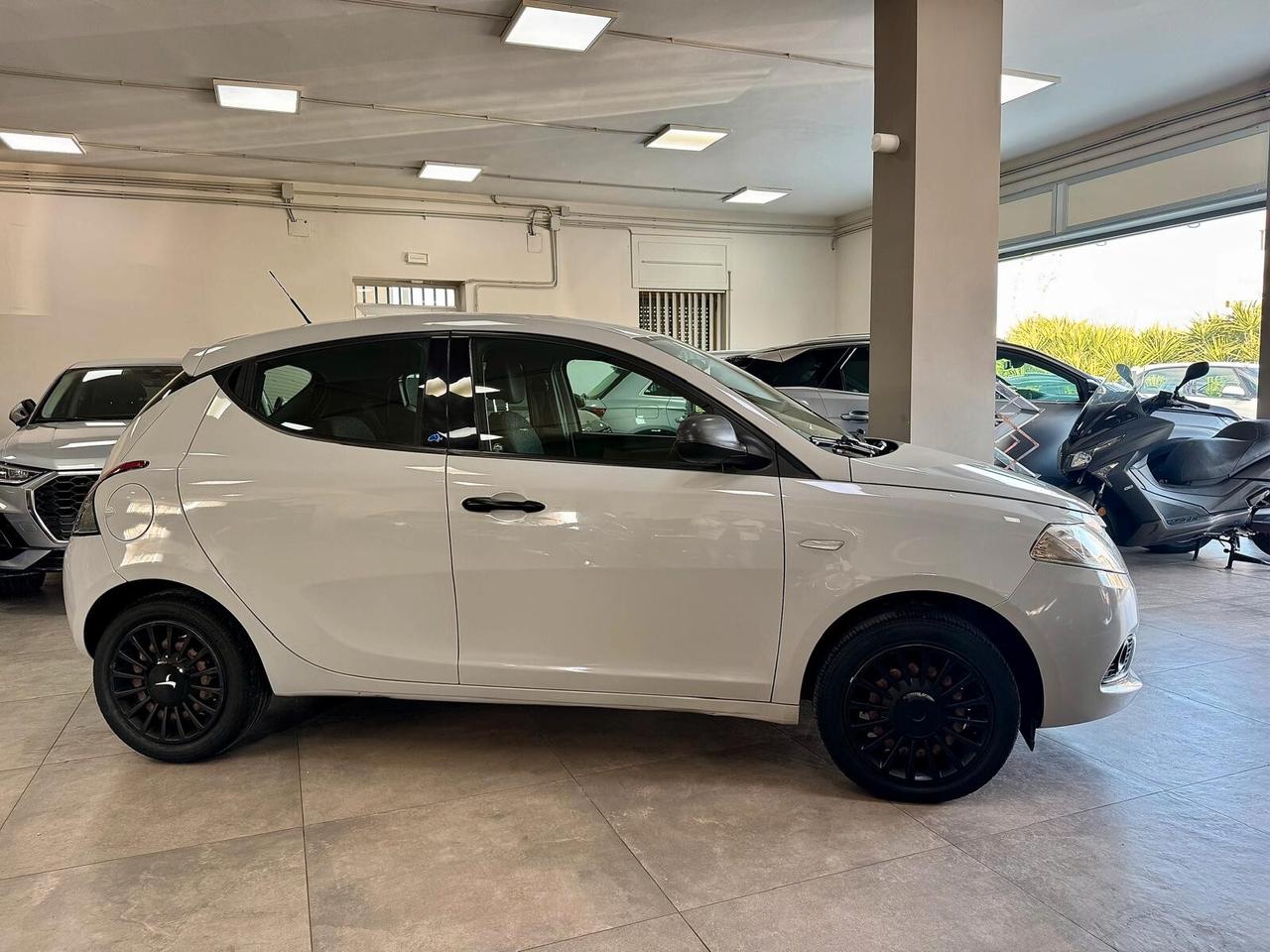 Lancia Ypsilon 1.2 69 CV S&S Gold 2019