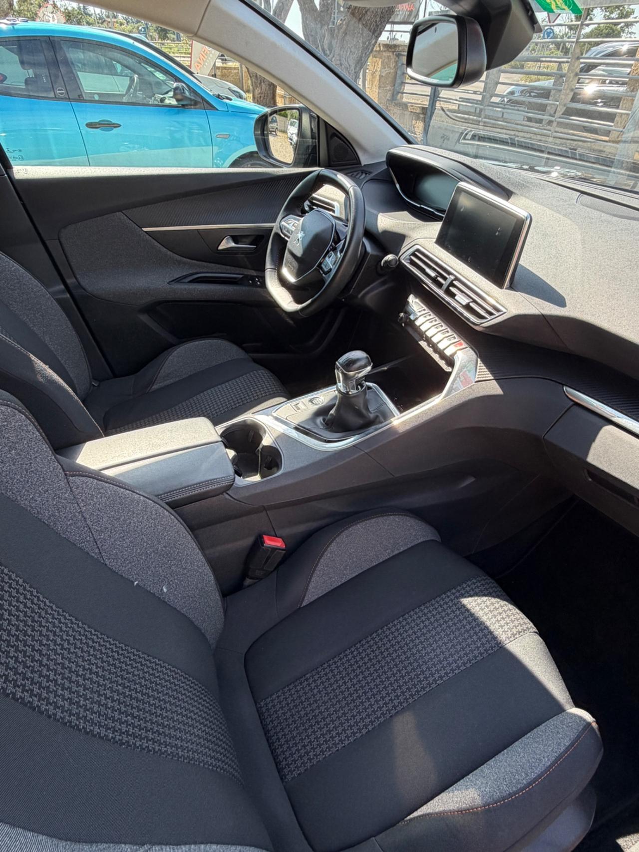 Peugeot 3008 BlueHDi 130 S&S EAT8 Active Pack