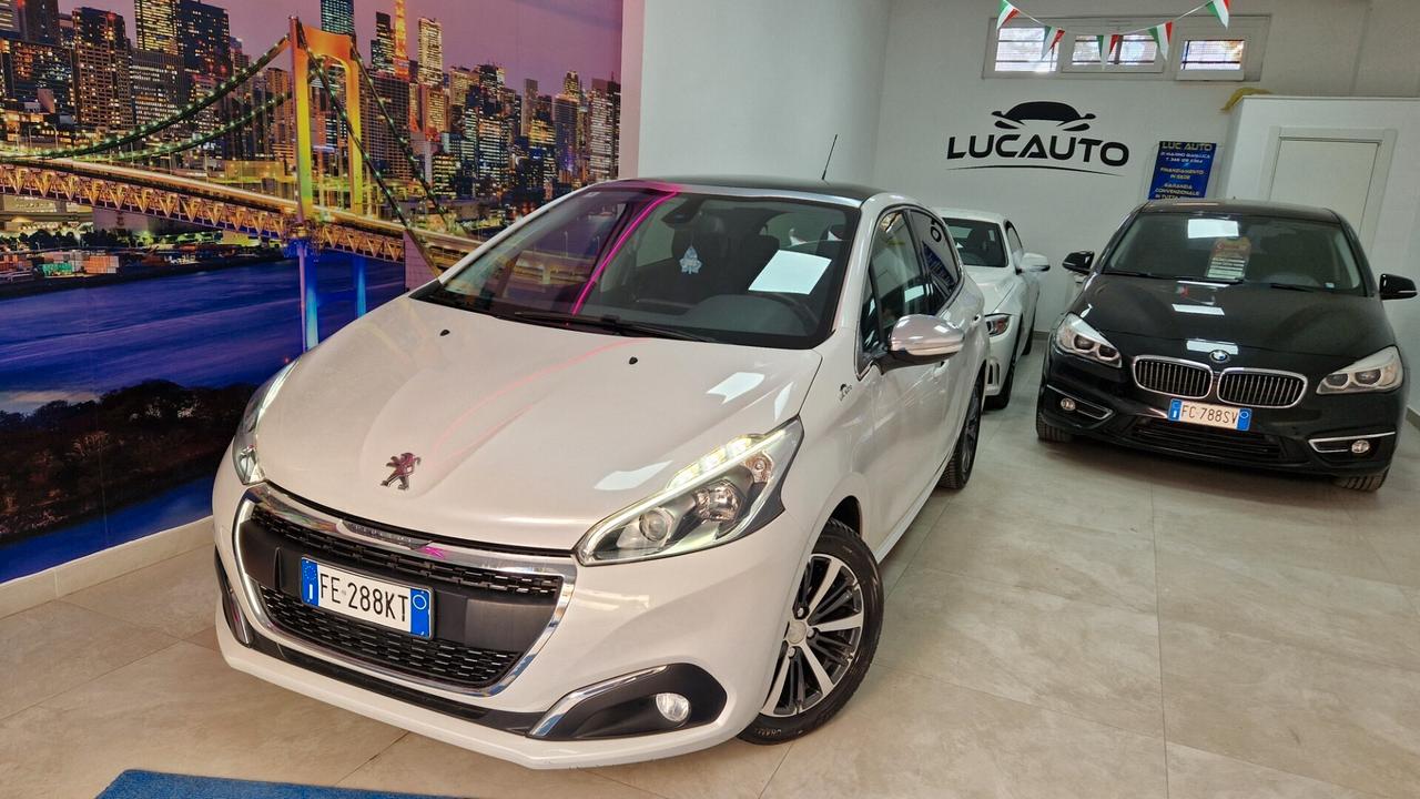 Peugeot 208 tetto panoramico