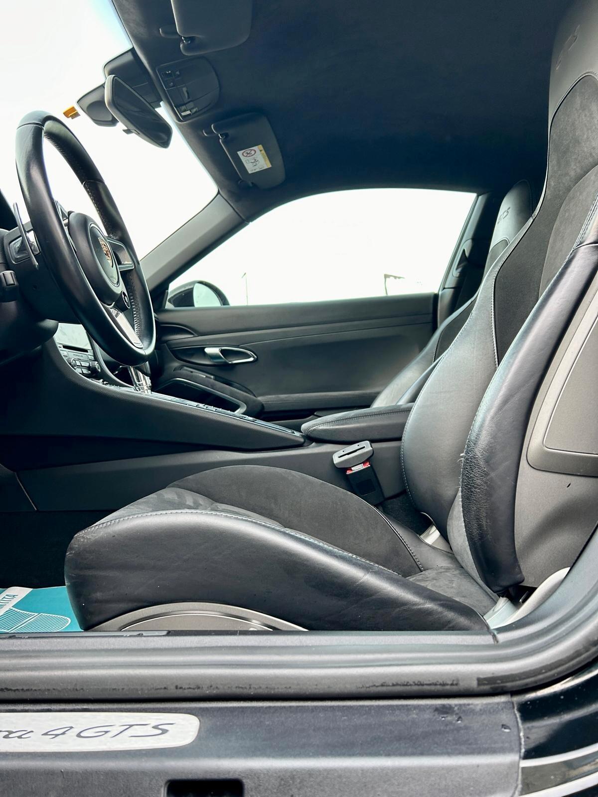 Porsche 911 3.0 Carrera 4 GTS Coupé