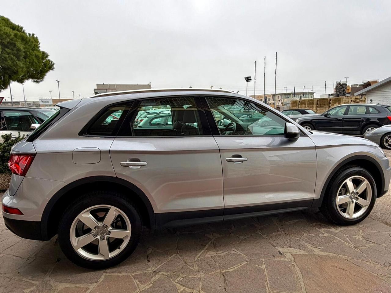 Audi Q5 35 TDI quattro S tronic Business