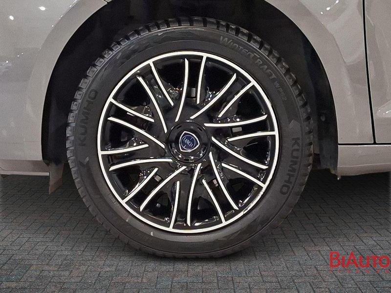 Lancia Ypsilon Ypsilon 1.0 firefly hybrid Silver s&s 70cv