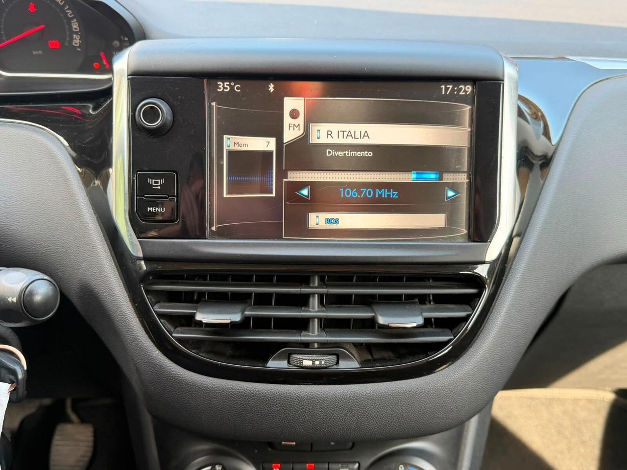 Peugeot 208 1.4 HDi 68 CV 5 porte Allure
