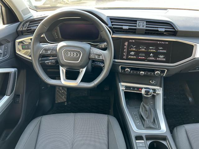 AUDI Q3 35 TFSI Business Advanced