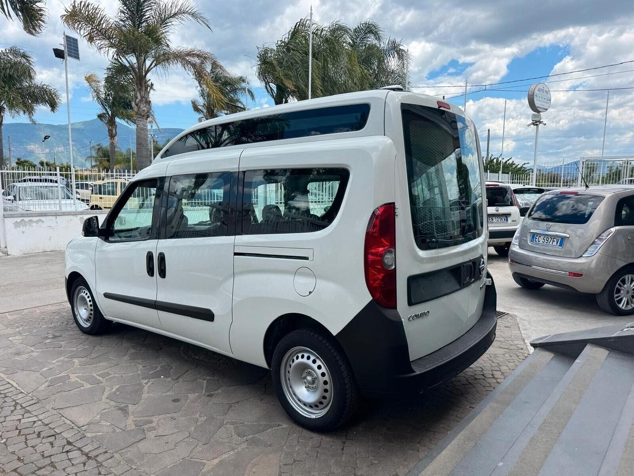 Opel Combo 1.6 CDTI 120CV PEDANA DISABILI