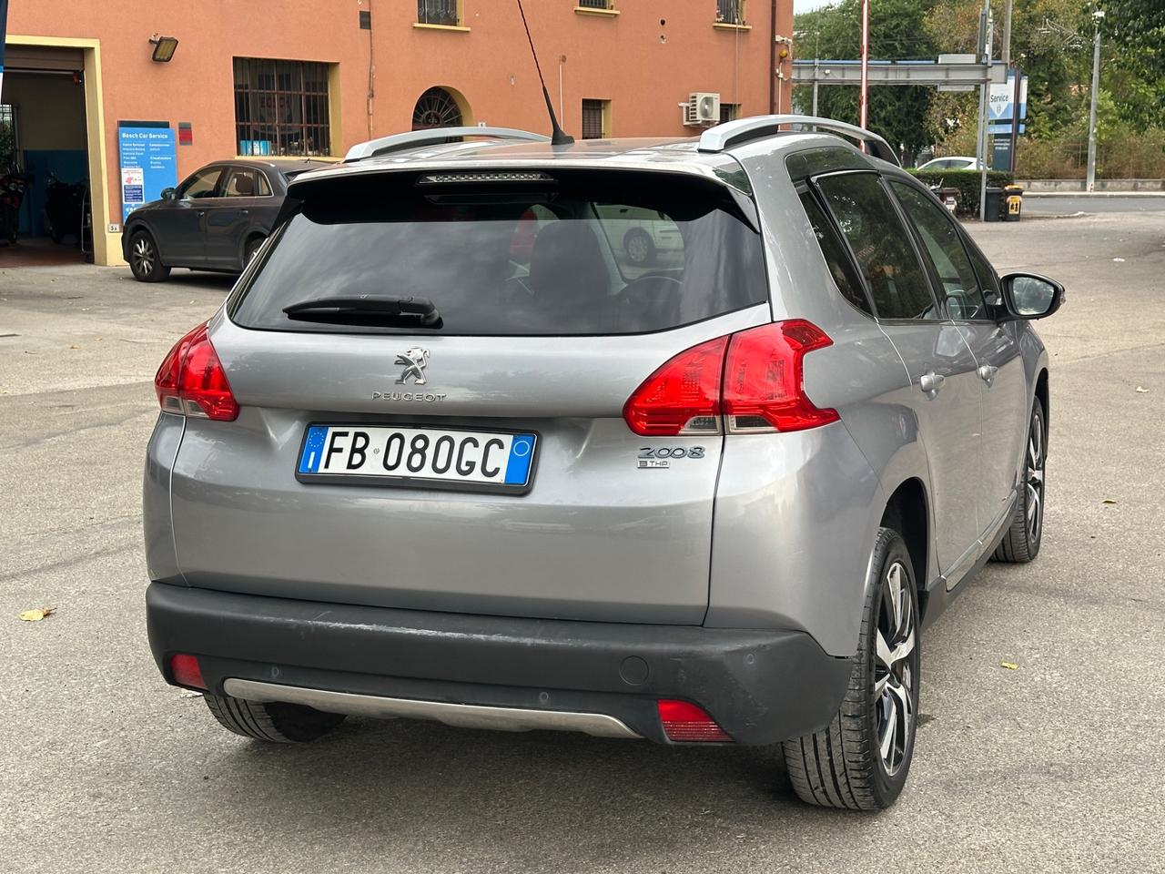 Peugeot 2008 PureTech Turbo 110 S&S Black Matt