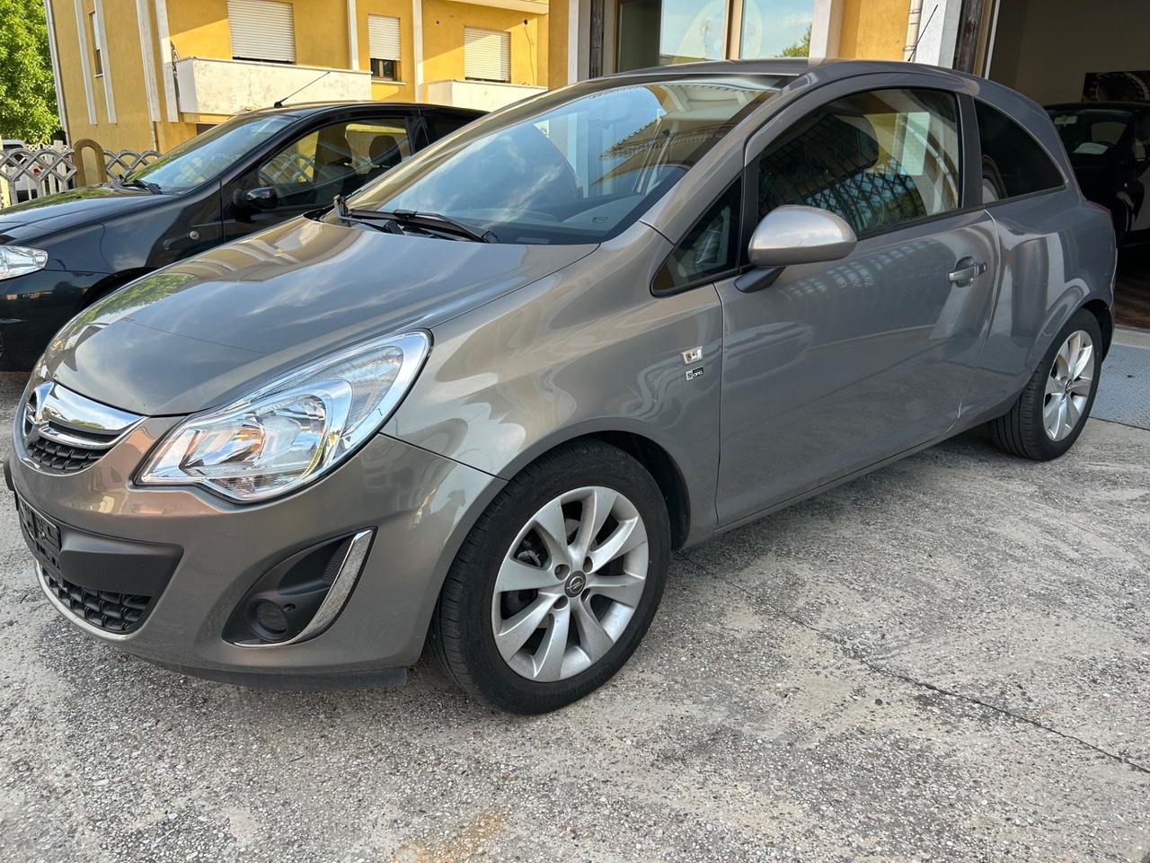 Opel Corsa 1.2 benzina sport 2012!!!!