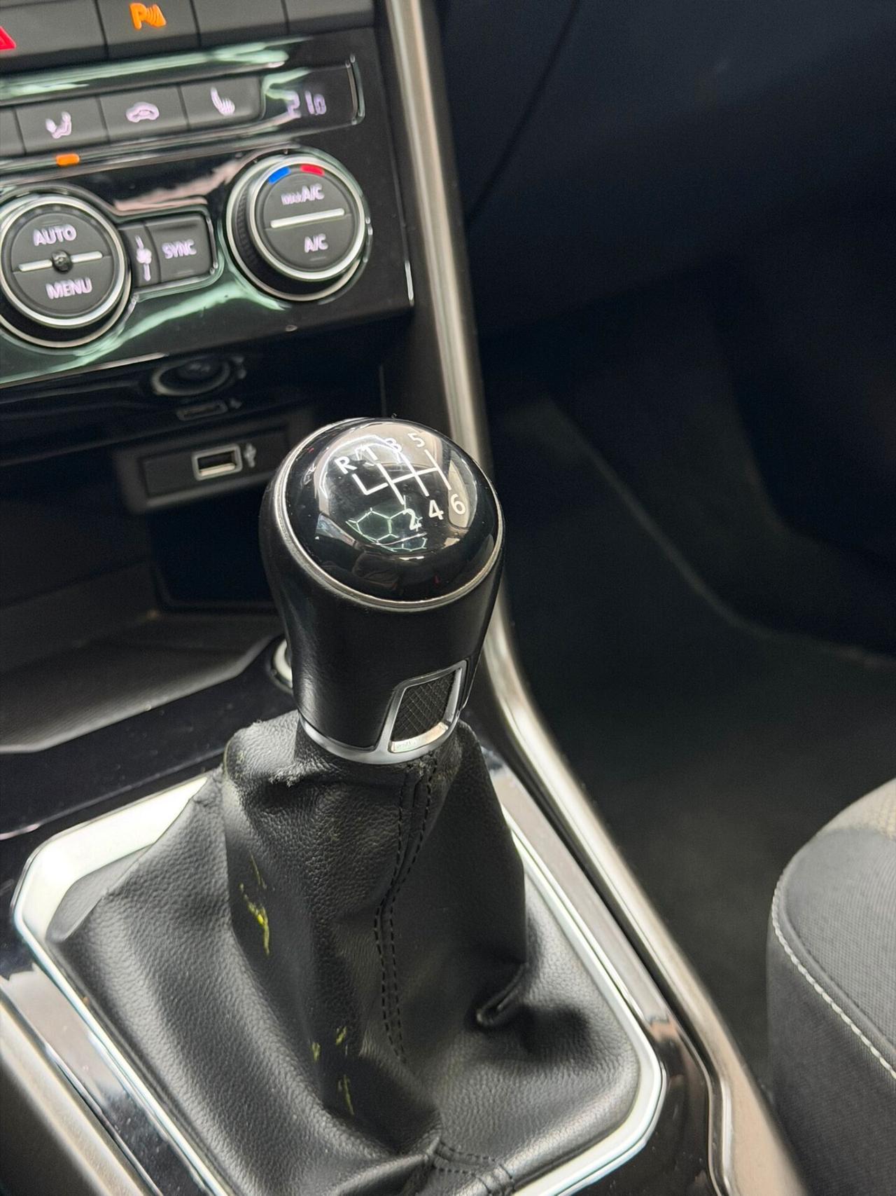 Volkswagen T-Roc 1.6 116CV TDI CON TETTUCCIO APRIBILE