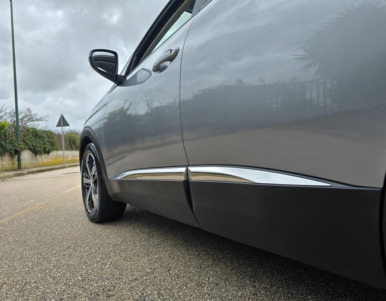 PEUGEOT 3008 GT LINE TETTO APRIBILE PARI AL NUOVO