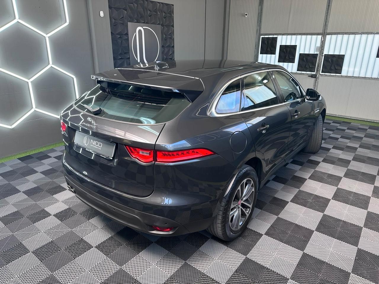 Jaguar F-Pace 2.0 D 180 CV AWD aut. Chequered Flag