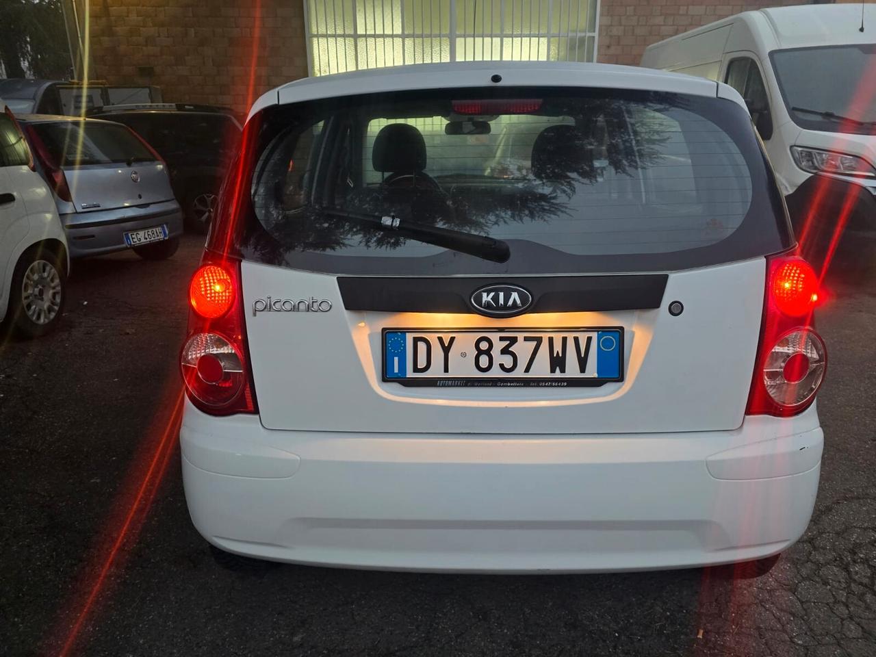Kia Picanto 1.0 12V Town Bi-Fuel rate 99,00
