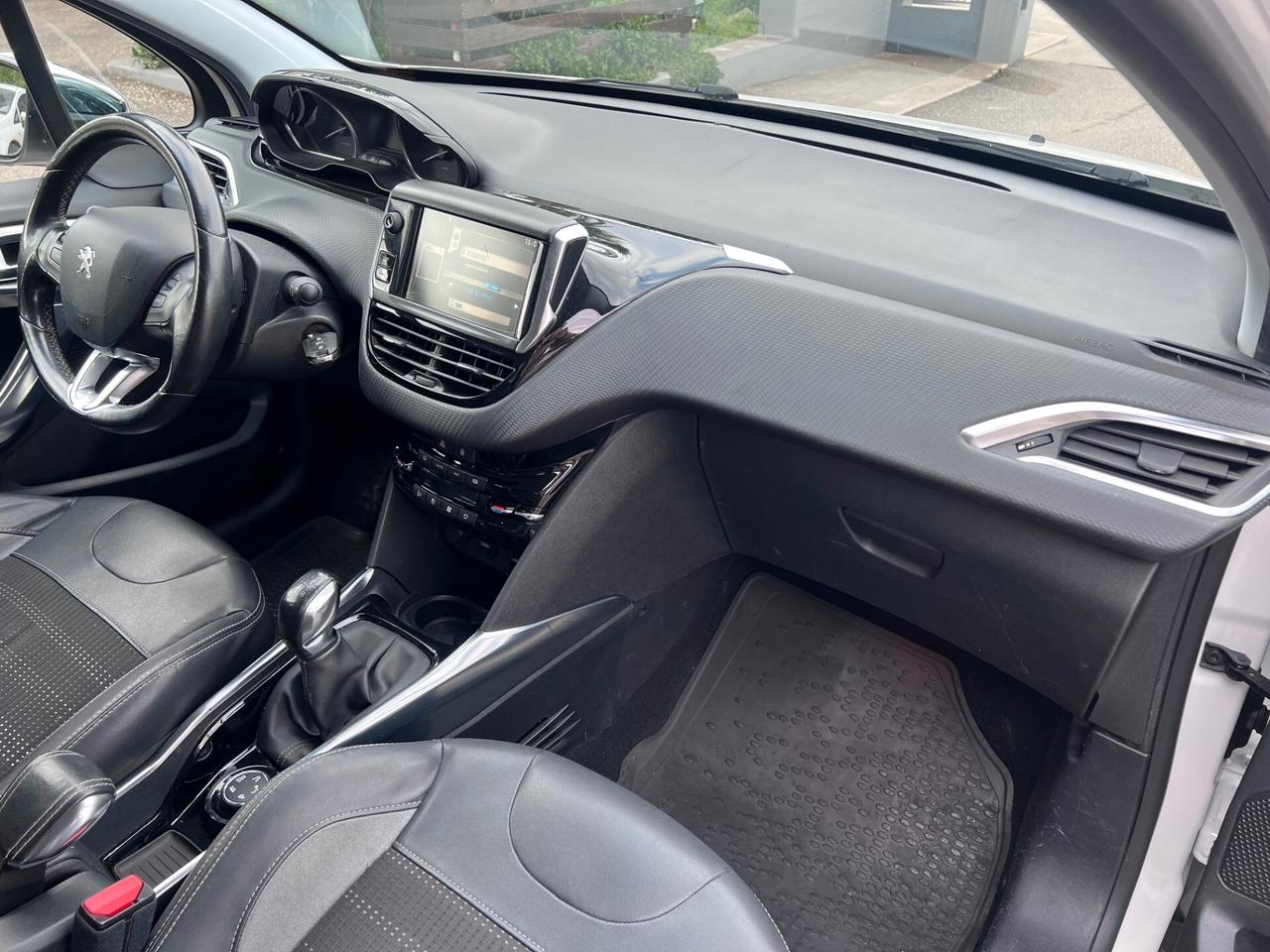 Peugeot 2008 1.6 e-hdi 92cv 8v Allure NAVI/PELLE/17; PERFETTA!