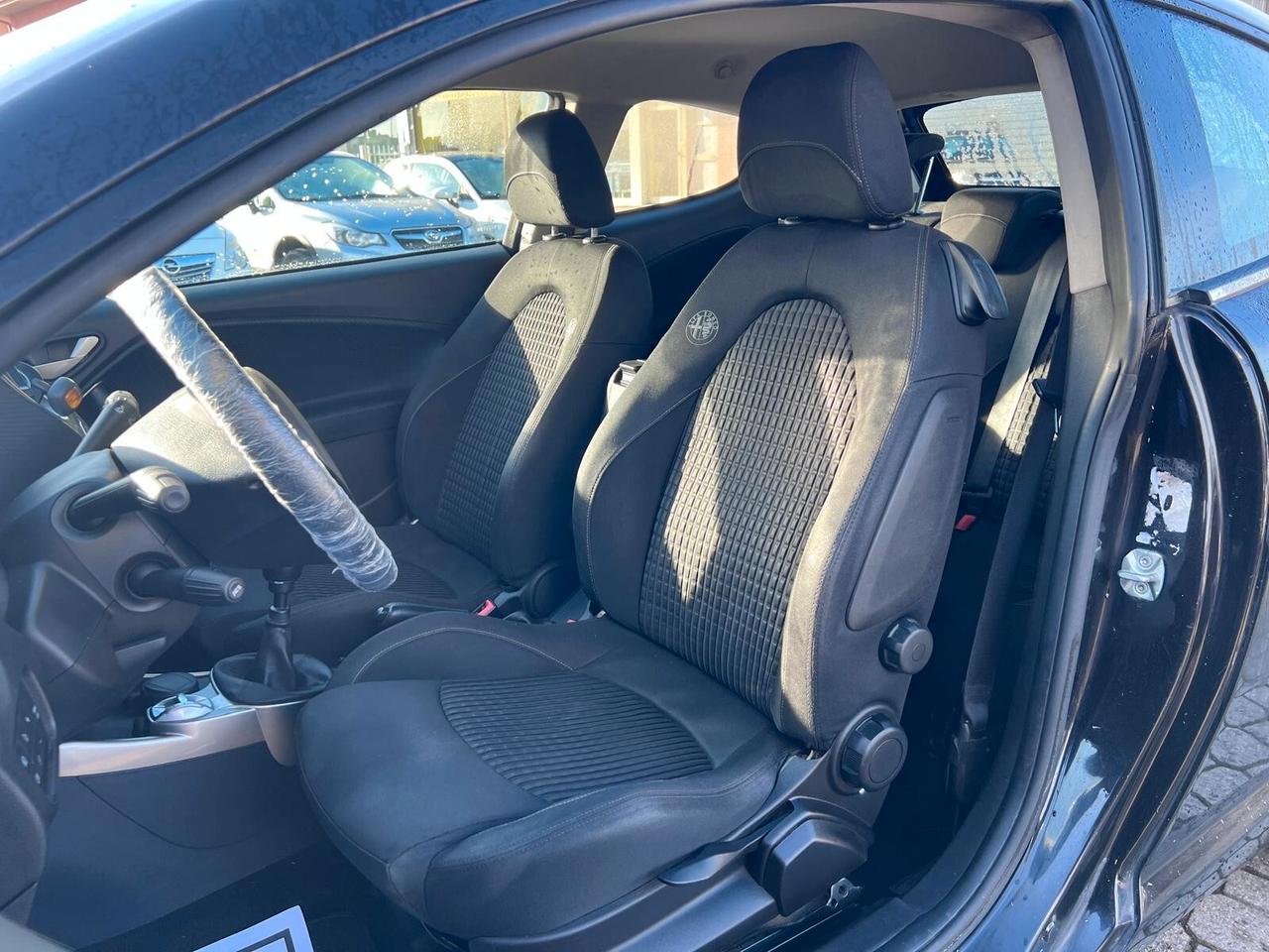 Alfa Romeo MiTo 1.6 JTDm 16V Distinctive Sport Pack