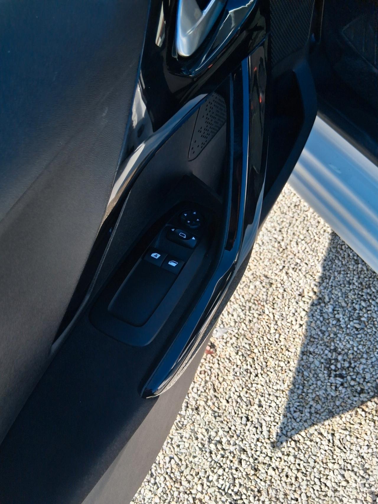 Peugeot 208 PureTech 82 5 porte Allure