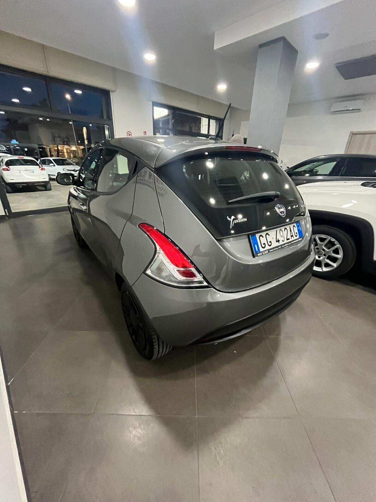 Lancia Ypsilon 1.0 5 porte S&S Benzina Hybrid Ecochic Gold