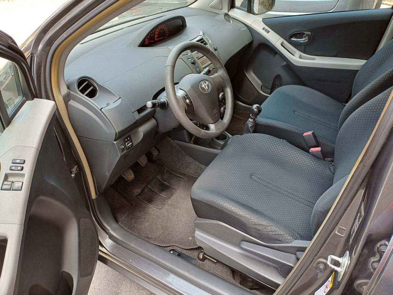 Toyota Yaris 1.4 d.4 diesel sol