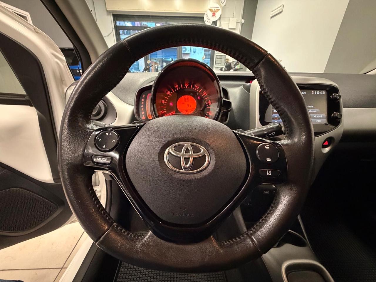 Toyota Aygo 1.0 VVT-i 69 CV 5 porte x-play TSS MMT