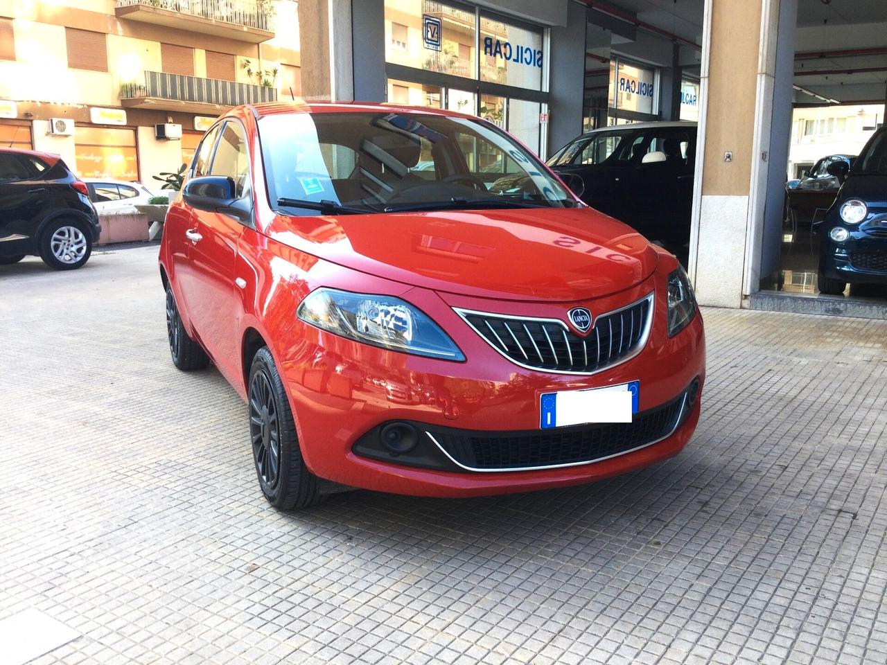 Lancia Ypsilon 1.0 FireFly 5 porte S&S Hybrid Ecochic Silver